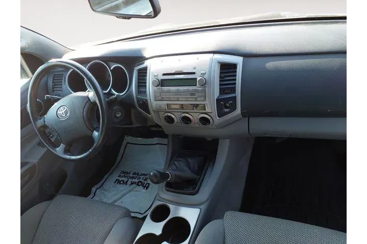 $18561 : Toyota Tacoma 2010 4x4 V6 4d image 9