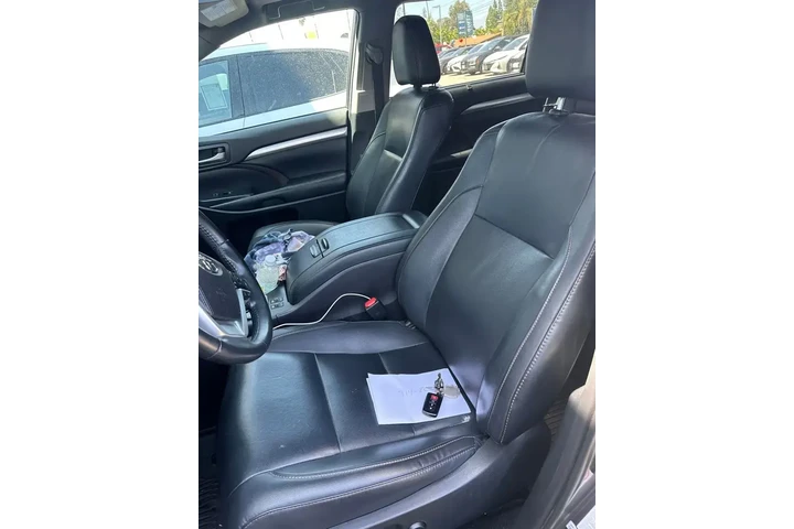 $27800 : Toyota Highlander 2019 XLE 4 image 6