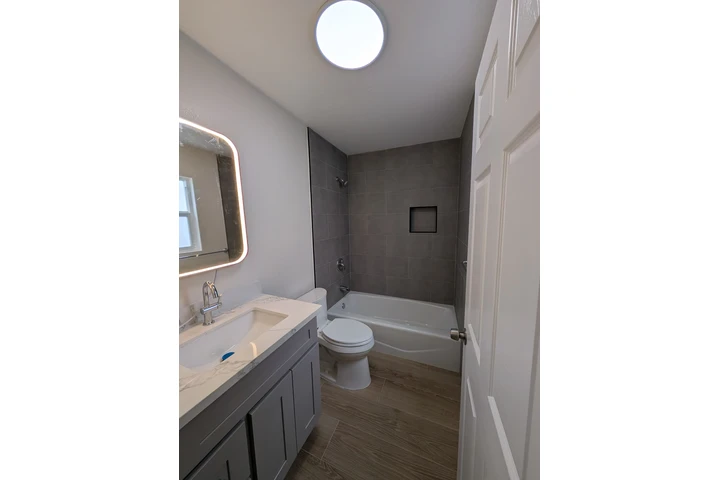 $3800 : 629 E 83rd St 90001 image 10
