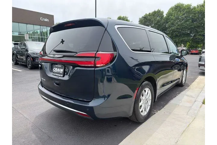 $24333 : Chrysler Pacifica 2023 Touri image 8