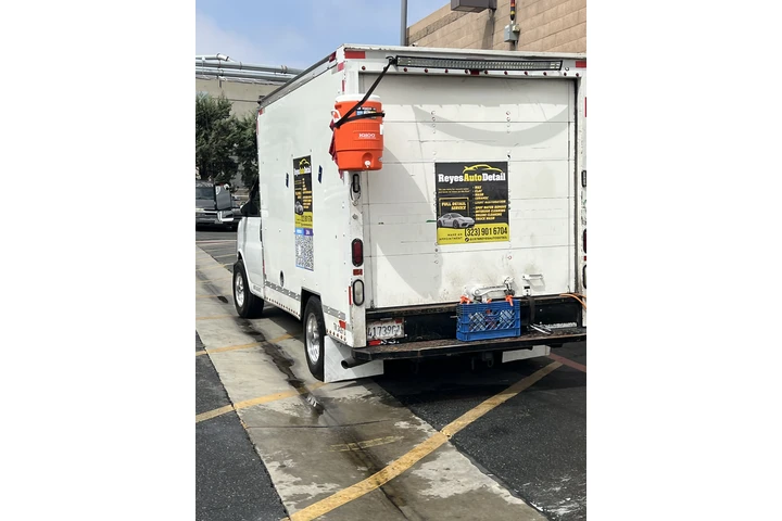 Reyes carwash moble image 1