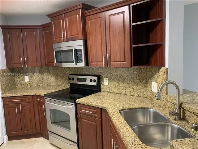 $2300 : Miami: Lakes  Remodelado image 2