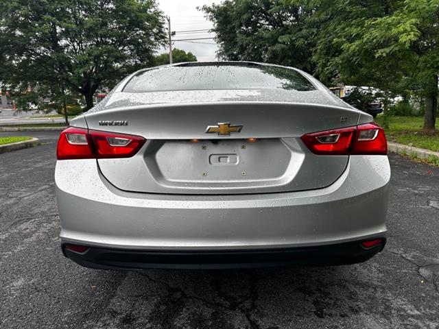 2017 Malibu 1LT image 3