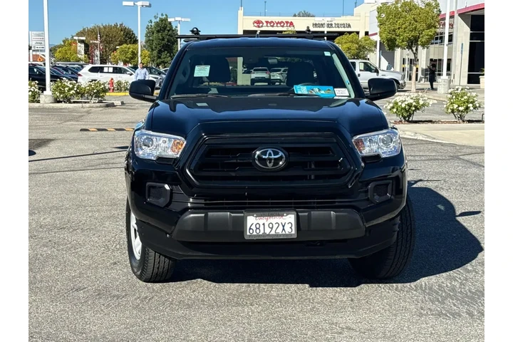 $27980 : Toyota Tacoma 2023 4x2 SR 4d image 2