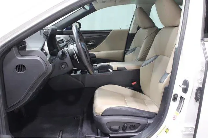 $27984 : Lexus ES 350 2019 F SPORT 4d image 3