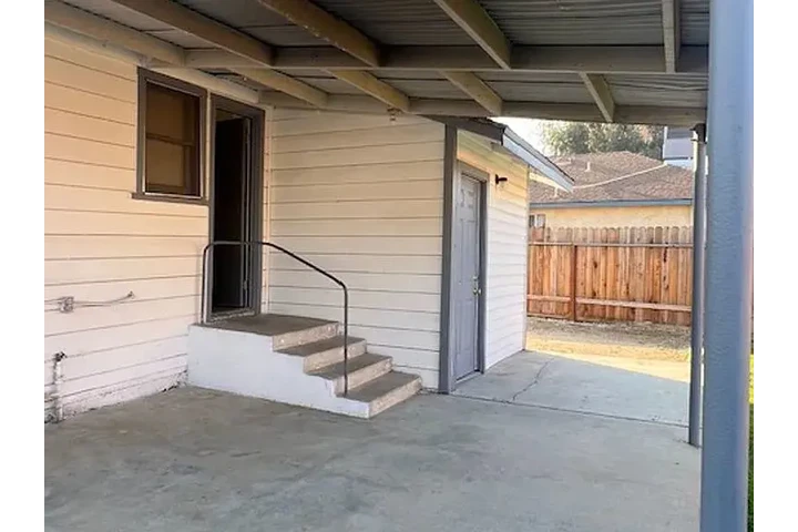 $700 : Amplia casa de 1 dormitorio image 7