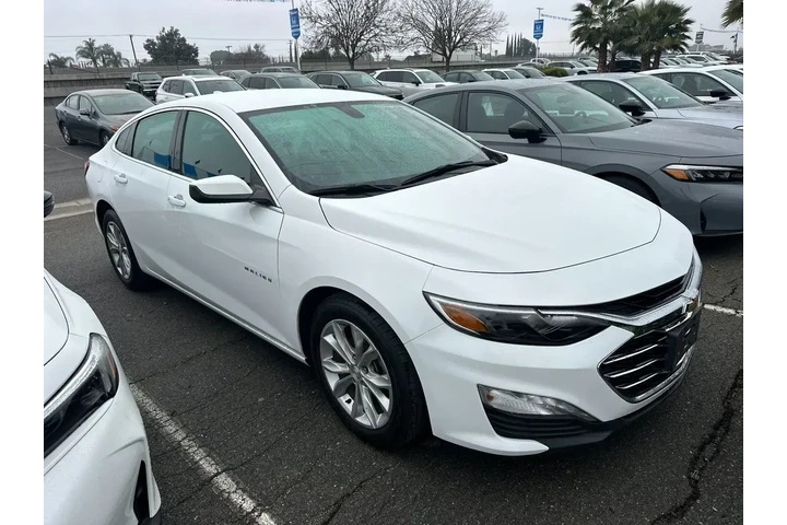 $17481 : Chevrolet Malibu 2022 LT 4dr image 2