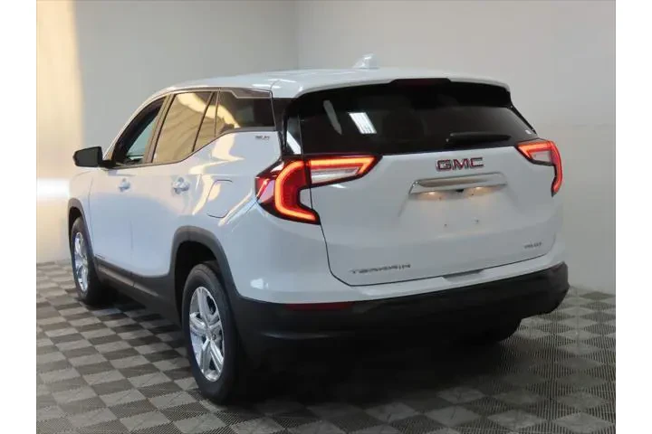 $21599 : GMC Terrain 2024 AWD SLE 4dr image 3