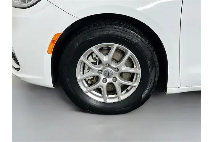 $29975 : Chrysler Pacifica 2024 Touri image 10