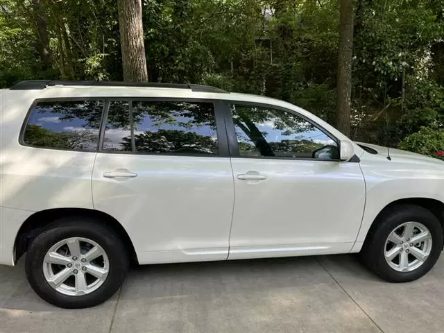 $7500 : 2010 Toyota Highlander V6 image 5