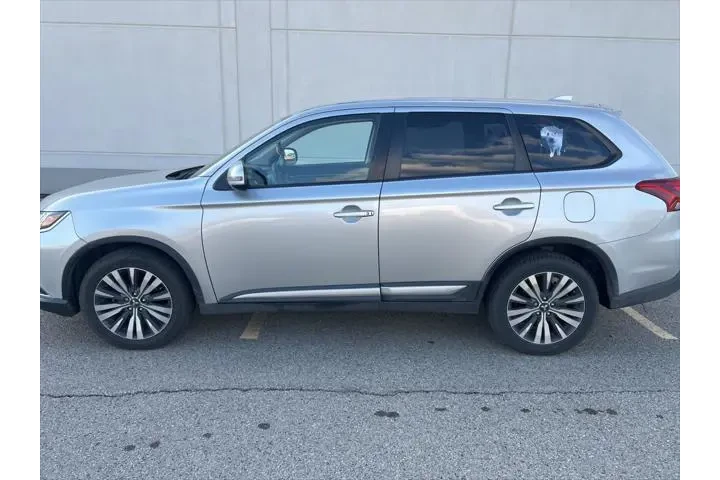 $15998 : Mitsubishi Outlander 2019 AW image 4