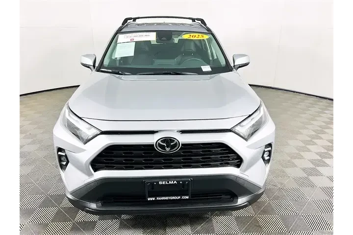 $39900 : Toyota RAV4 2025 AWD XLE Pre image 2