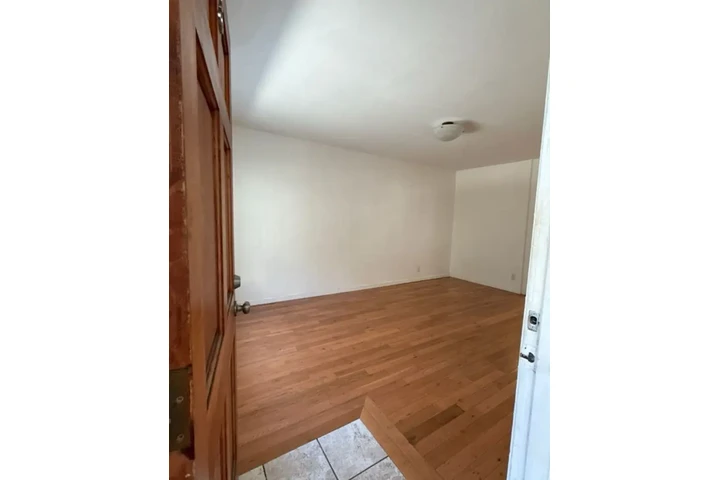 $2300 : 3Bed 2Bath Apt for rent in LA image 7