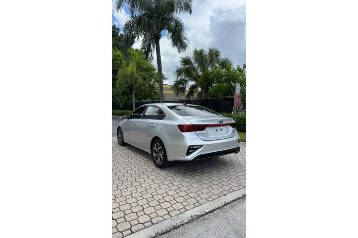 $8900 : 🚘*Kia Forte 2019* image 6