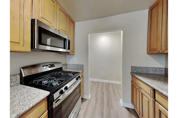 $1969 : Spacious 3-Bedroom Ready image 4