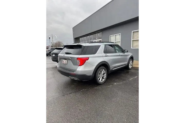 $27995 : Ford Explorer 2022 AWD XLT 4 image 4