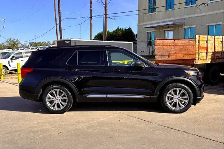 $33977 : Ford Explorer 2023 XLT 4dr S image 5