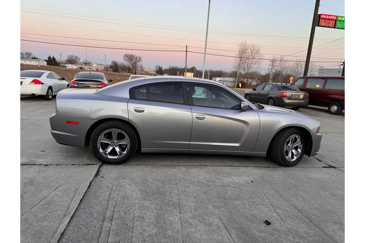 $9999 : 2011 Charger SE image 2