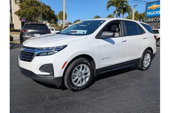 $20097 : Chevrolet Equinox 2024 LS 4d image 3