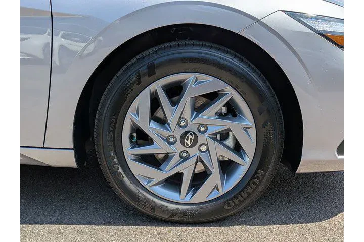 $23477 : Hyundai ELANTRA Hybrid 2025 image 7