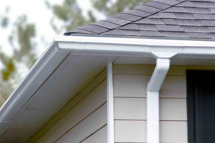 Gutter installer image 4