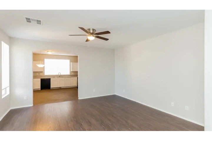 $1700 : SINGLE FAMILY HOME image 10