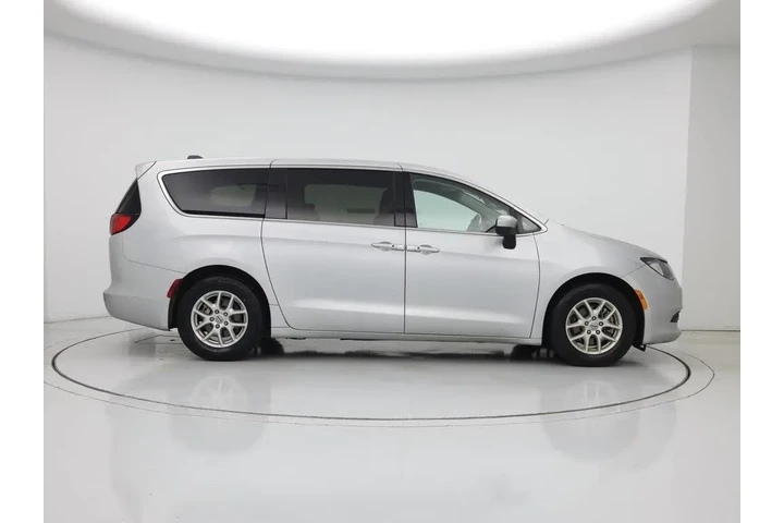 $21998 : Chrysler Voyager 2022 LX 4dr image 7