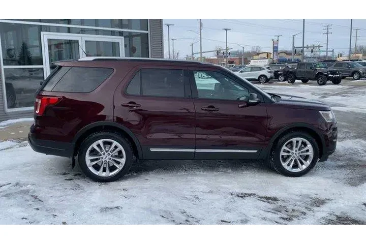 $17897 : Ford Explorer 2018 XLT 4dr S image 2