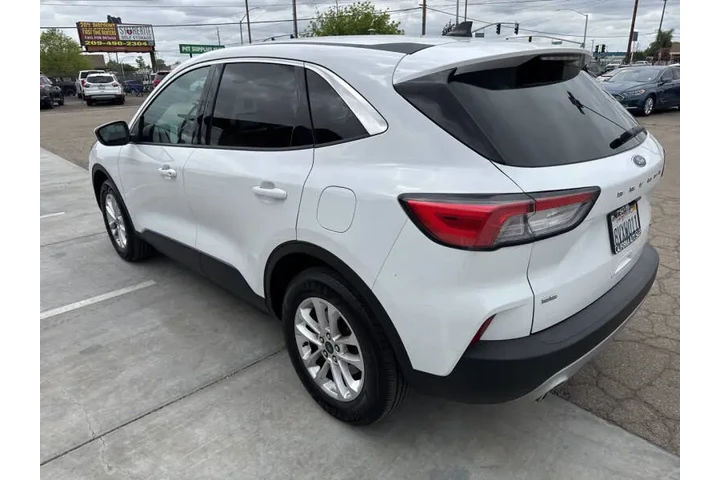 $12999 : 2020 Escape SE image 4