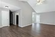 $900 : Beautifully UPDATED 3 bedroom/ thumbnail