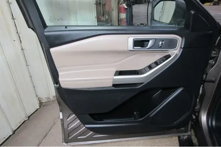 $23950 : Ford Explorer 2021 AWD XLT 4 image 9