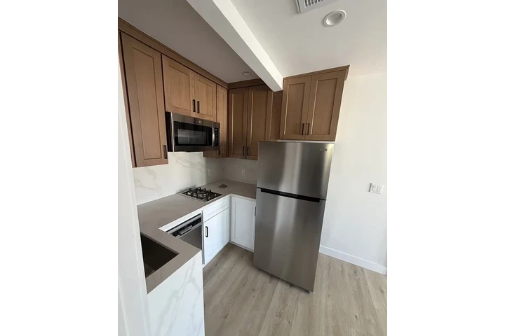 $1050 : beautifully remodeled Home image 2