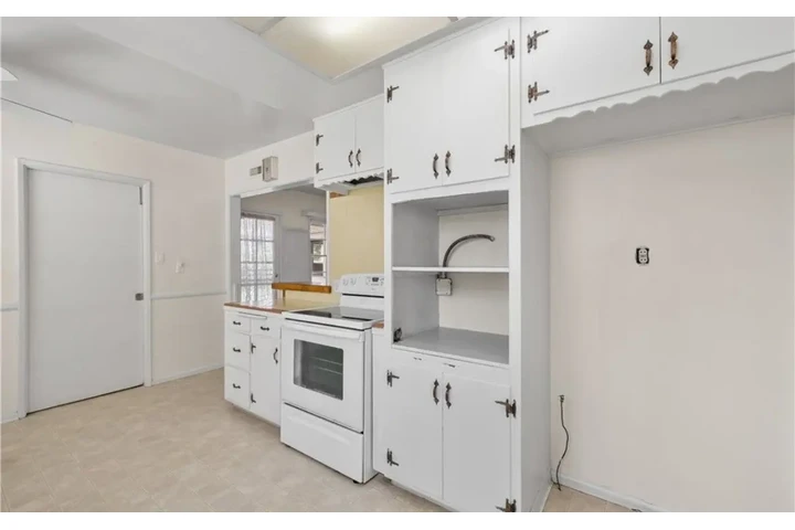 $2480 : 3Bed 2Bath House in South Gate image 4