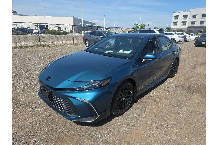 $38900 : Toyota Camry 2026 SE 4dr Sed image 3