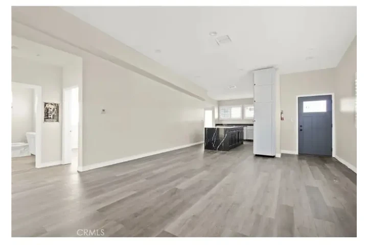 $1000 : Casa Nueva Cerca de Paramount image 1