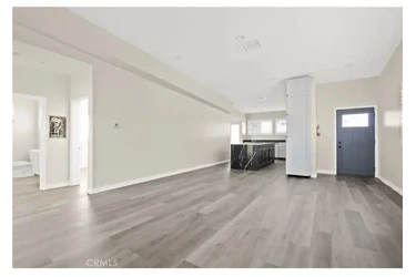 Casa Nueva Cerca de Paramount en Los Angeles