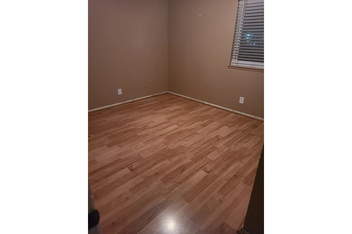 $1150 : Rento cuarto image 3