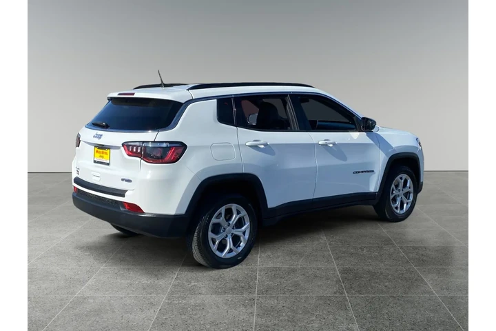 $26737 : Jeep Compass 2024 image 5