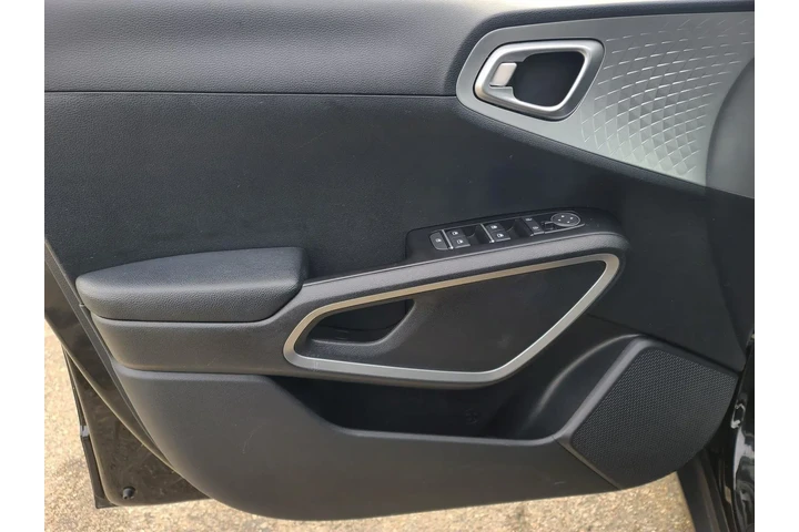 $15995 : Kia Soul 2023 LX 4dr Crossov image 10