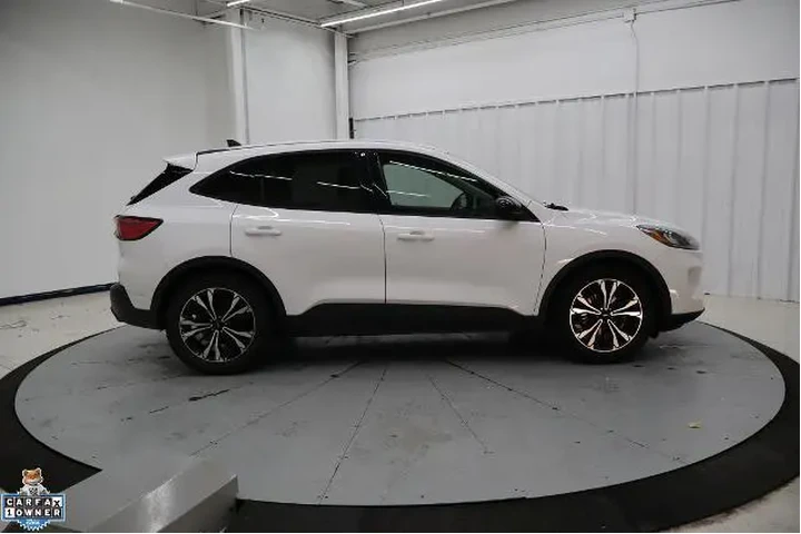 $15995 : Ford Escape 2022 SE 4dr SUV image 2