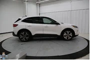 $15995 : Ford Escape 2022 SE 4dr SUV thumbnail