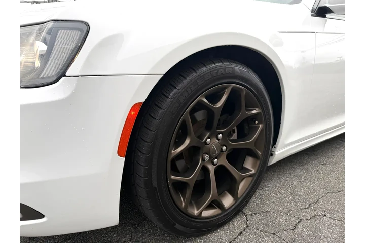 $17888 : 2019 300 300S RWD image 4