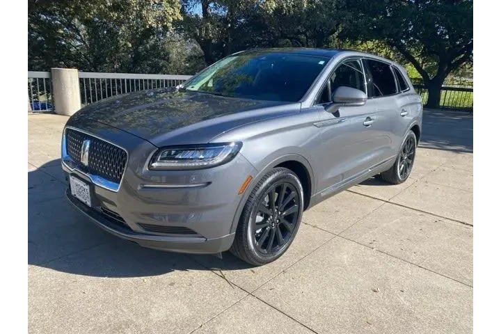 $29980 : Lincoln Nautilus 2022 Reserv image 1