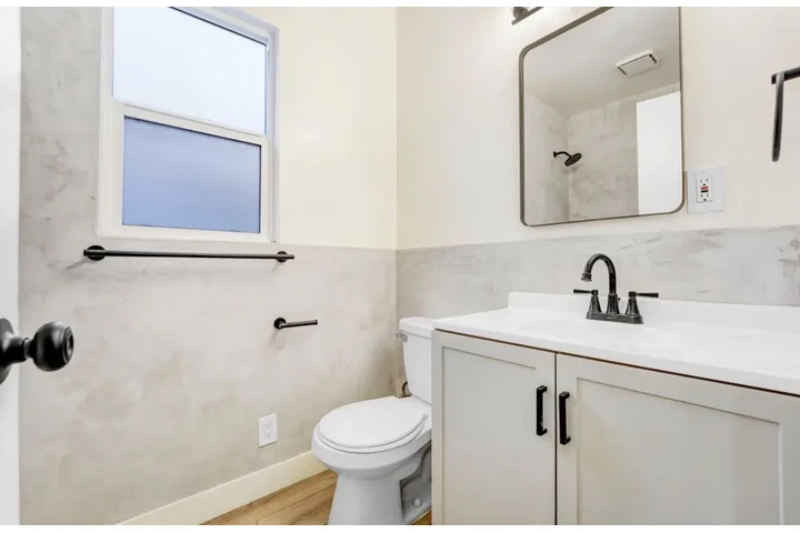 $1900 : 2 Bedroom Apt in Koreatown image 7