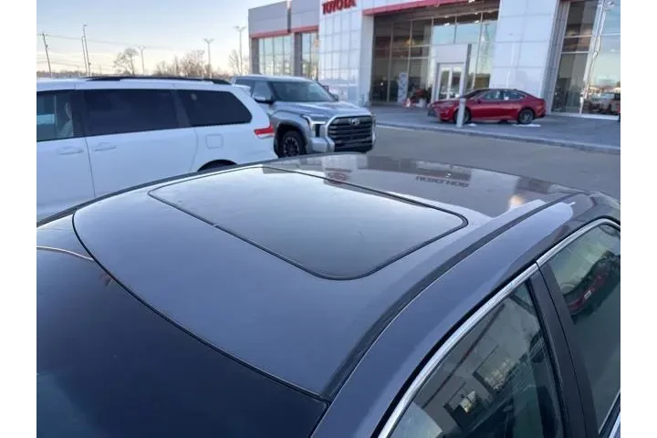 $7977 : Toyota Camry 2014 XLE 4dr Se image 3