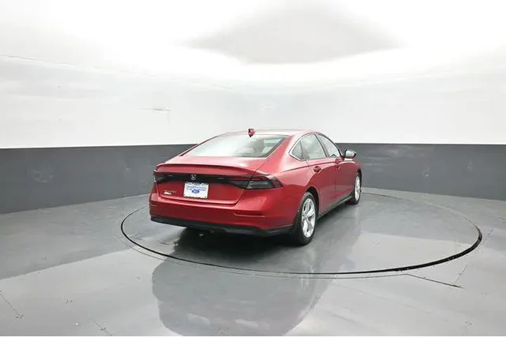 $23902 : Honda Accord 2023 LX 4dr Sed image 7