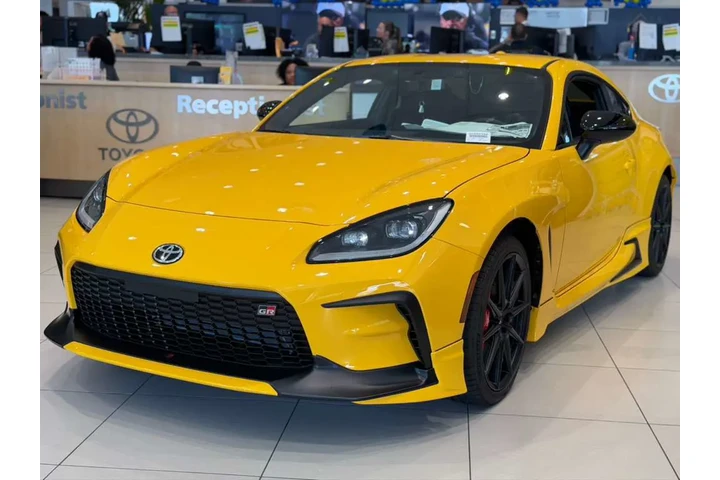 TOYOTA GR86 YUZU EDITION image 6