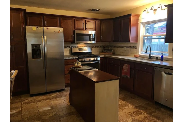 $1400 : Bright and updated two bedroom image 5