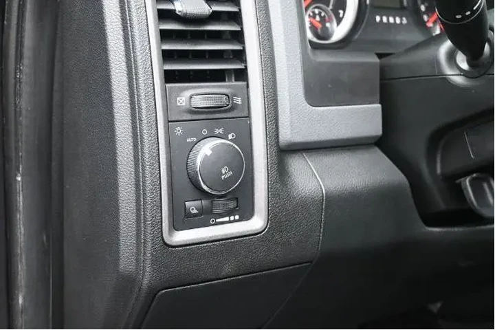 $18491 : Ram 1500 2017 4x2 Express 4d image 10