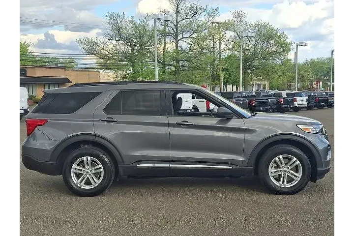 $33798 : Ford Explorer 2023 AWD XLT 4 image 7